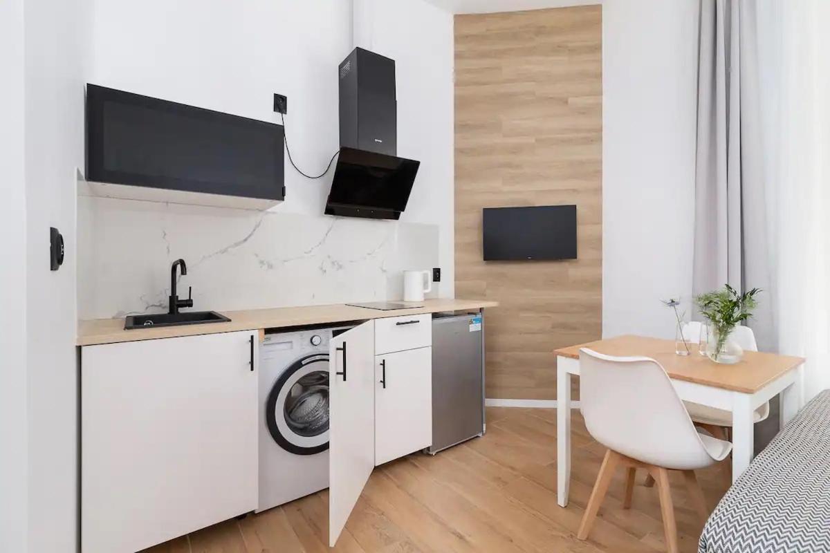 F-u-c-k Apartment *
