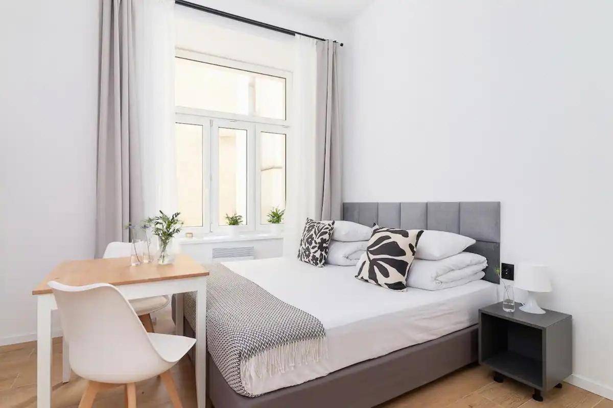 Apartment F-u-c-k