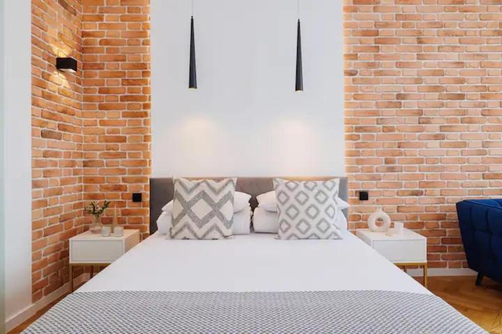 F-u-c-k Apartment