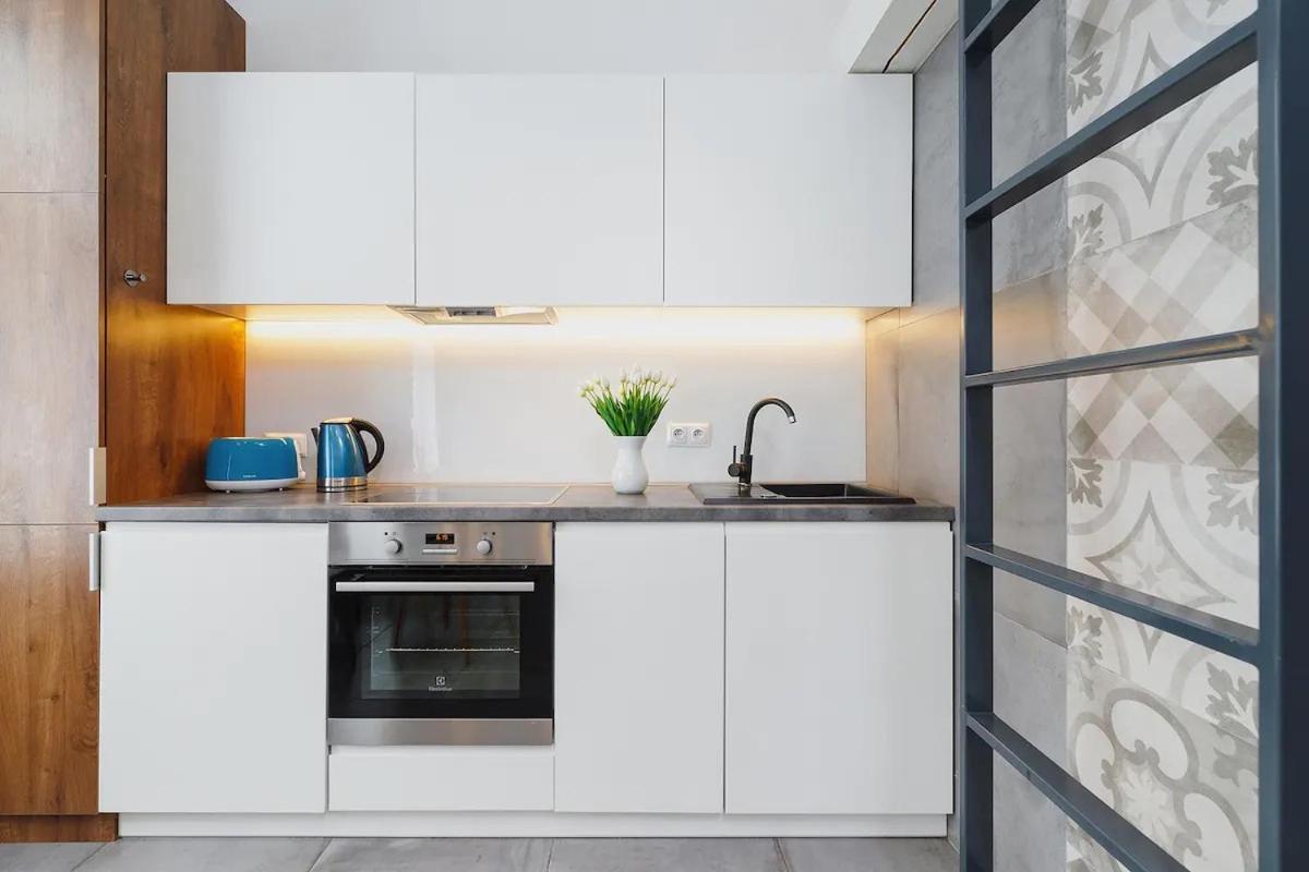 Apartment F-u-c-k *