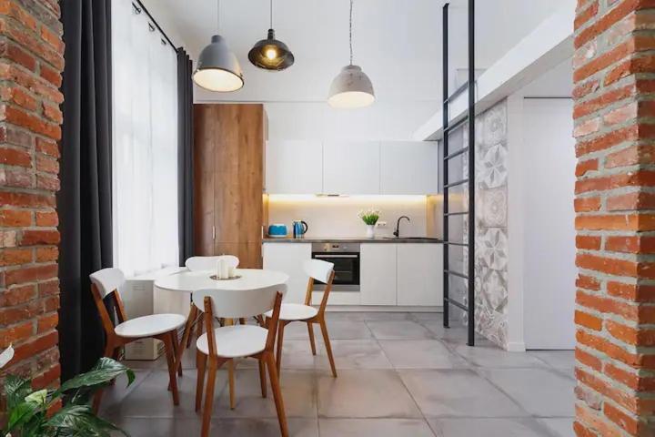 F-u-c-k Apartment