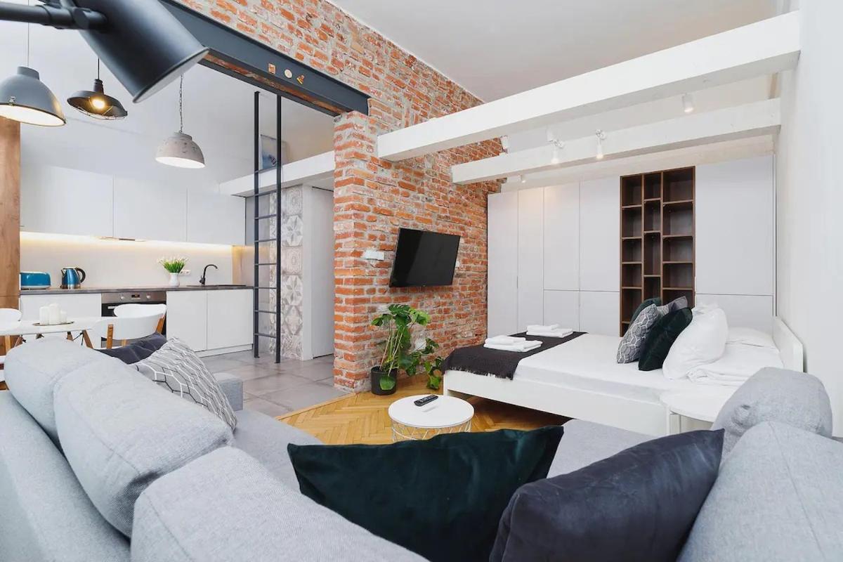 F-u-c-k Apartment *